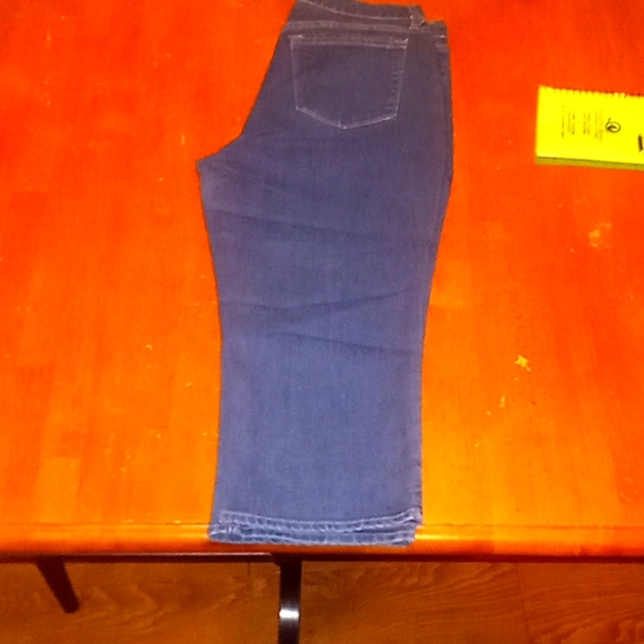 Riders by Lee Mid-Rise Capri Jeans - Picture 4 of 4